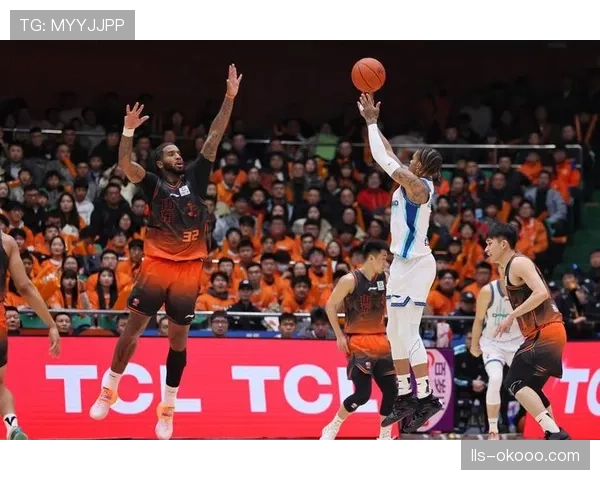 CBA季后赛宣传片发布，聚焦各队核心球员备战瞬间